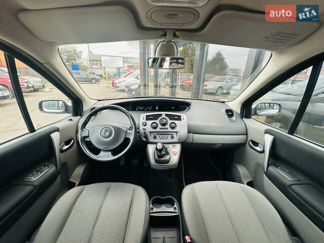 Серый Рено Гранд Сценик, объемом двигателя 1.6 л и пробегом 182 тыс. км за 6900 $, фото 22 на Automoto.ua