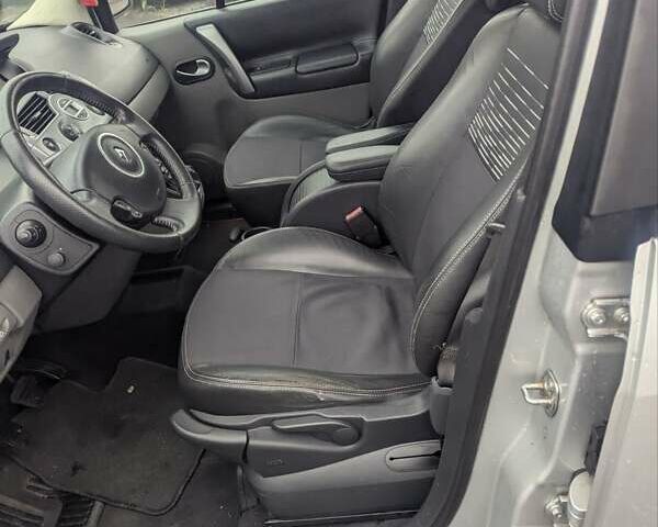 Серый Рено Гранд Сценик, объемом двигателя 2 л и пробегом 220 тыс. км за 5200 $, фото 23 на Automoto.ua