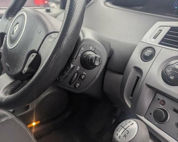 Серый Рено Гранд Сценик, объемом двигателя 2 л и пробегом 220 тыс. км за 5200 $, фото 33 на Automoto.ua