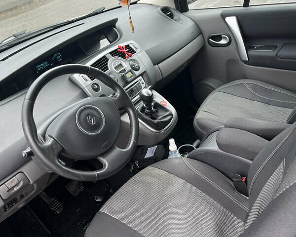 Серый Рено Гранд Сценик, объемом двигателя 1.5 л и пробегом 205 тыс. км за 6300 $, фото 8 на Automoto.ua