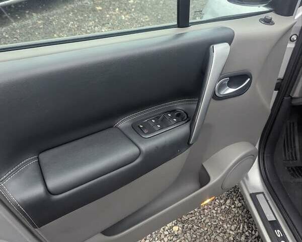 Серый Рено Гранд Сценик, объемом двигателя 2 л и пробегом 220 тыс. км за 5200 $, фото 25 на Automoto.ua