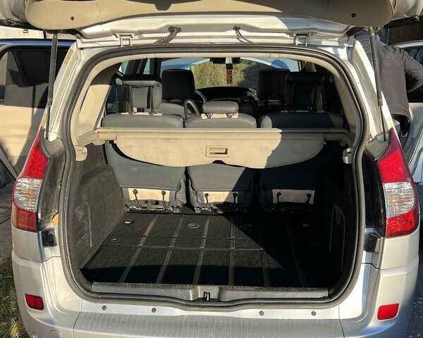 Серый Рено Гранд Сценик, объемом двигателя 1.46 л и пробегом 263 тыс. км за 6100 $, фото 6 на Automoto.ua