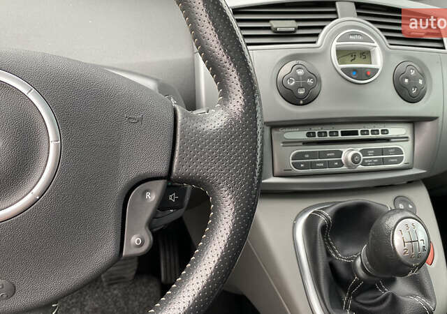 Серый Рено Гранд Сценик, объемом двигателя 2 л и пробегом 264 тыс. км за 5899 $, фото 50 на Automoto.ua