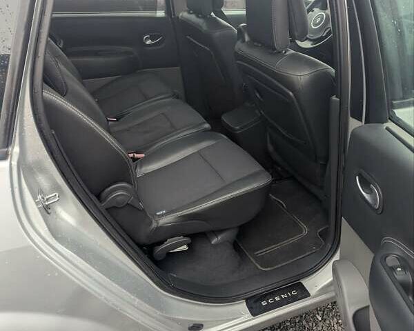 Серый Рено Гранд Сценик, объемом двигателя 2 л и пробегом 220 тыс. км за 5200 $, фото 13 на Automoto.ua