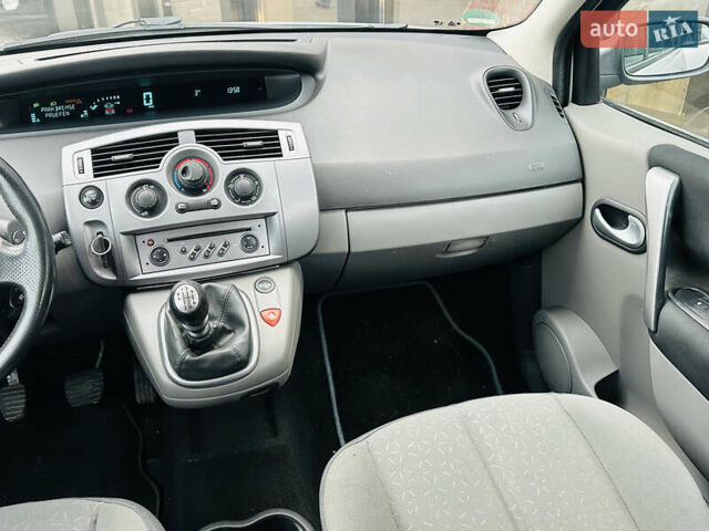 Серый Рено Гранд Сценик, объемом двигателя 1.6 л и пробегом 182 тыс. км за 6900 $, фото 21 на Automoto.ua