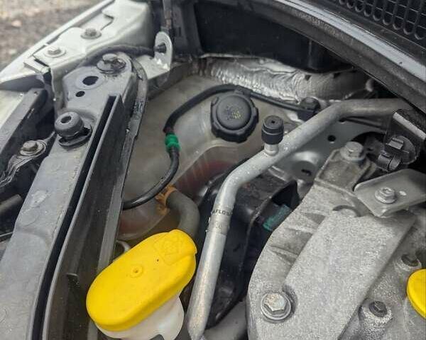 Серый Рено Гранд Сценик, объемом двигателя 2 л и пробегом 220 тыс. км за 5200 $, фото 39 на Automoto.ua