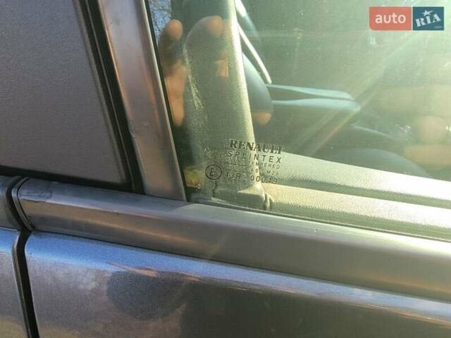 Сірий Рено Гранд Сценік, об'ємом двигуна 2 л та пробігом 195 тис. км за 5600 $, фото 14 на Automoto.ua