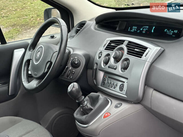 Серый Рено Гранд Сценик, объемом двигателя 1.6 л и пробегом 187 тыс. км за 5400 $, фото 21 на Automoto.ua