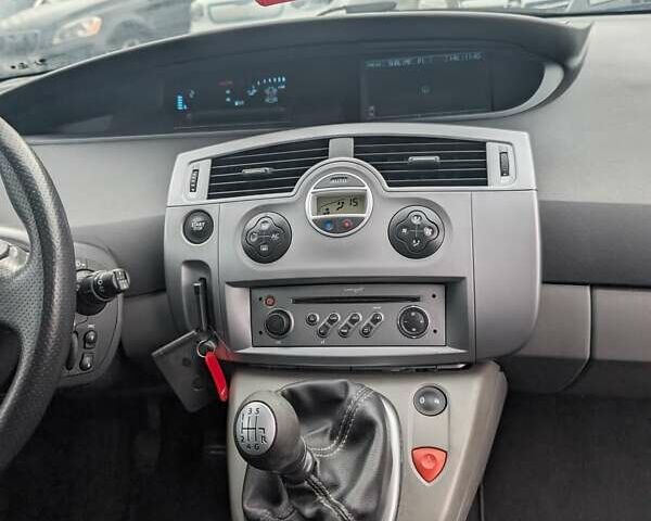 Рено Гранд Сценік 2008 у Рівному на Automoto.ua Сірий Рено Гранд Сценік, об'ємом двигуна 2 л та пробігом 220 тис. км за 5550 $, фото 47 на Automoto.ua