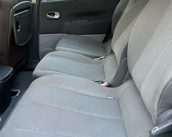 Серый Рено Гранд Сценик, объемом двигателя 2 л и пробегом 235 тыс. км за 4600 $, фото 46 на Automoto.ua