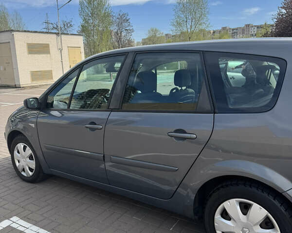 Серый Рено Гранд Сценик, объемом двигателя 1.9 л и пробегом 380 тыс. км за 4800 $, фото 7 на Automoto.ua