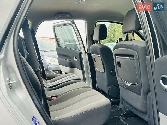 Серый Рено Гранд Сценик, объемом двигателя 1.6 л и пробегом 182 тыс. км за 6900 $, фото 17 на Automoto.ua