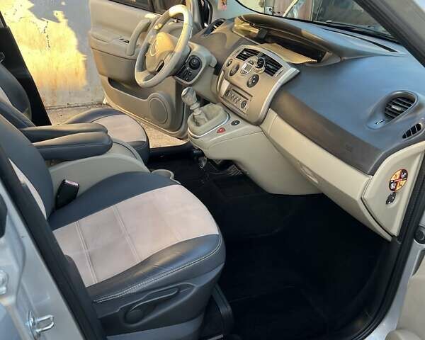 Серый Рено Гранд Сценик, объемом двигателя 1.46 л и пробегом 263 тыс. км за 6100 $, фото 10 на Automoto.ua