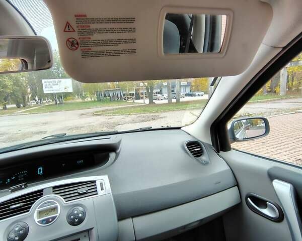 Рено Гранд Сценик 2008 в Каменское - Днепродзержинск на Automoto.ua Серый Рено Гранд Сценик, объемом двигателя 2 л и пробегом 243 тыс. км за 6500 $, фото 19 на Automoto.ua