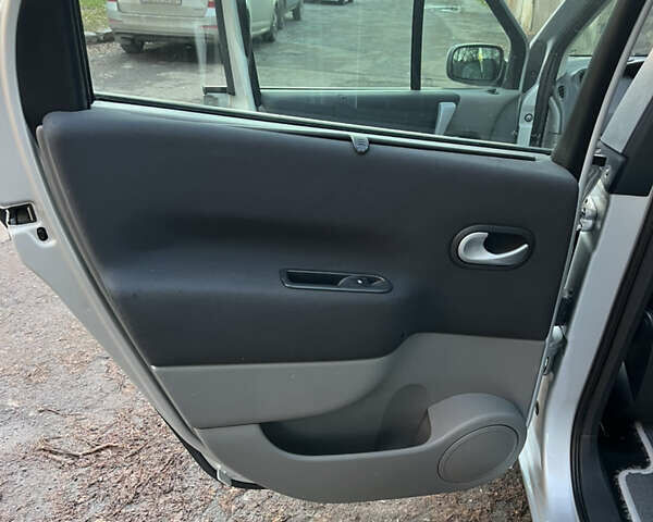 Серый Рено Гранд Сценик, объемом двигателя 2 л и пробегом 235 тыс. км за 4600 $, фото 53 на Automoto.ua