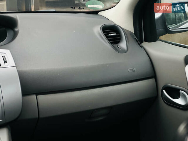 Серый Рено Гранд Сценик, объемом двигателя 1.6 л и пробегом 182 тыс. км за 6900 $, фото 27 на Automoto.ua