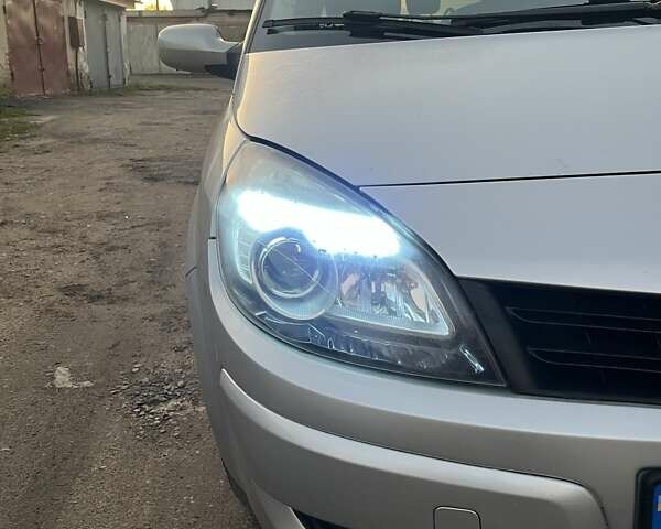 Серый Рено Гранд Сценик, объемом двигателя 1.46 л и пробегом 263 тыс. км за 6100 $, фото 3 на Automoto.ua