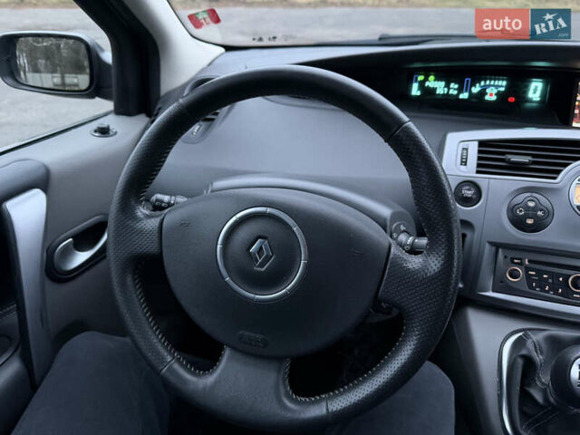 Серый Рено Гранд Сценик, объемом двигателя 2 л и пробегом 140 тыс. км за 5750 $, фото 30 на Automoto.ua