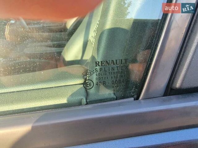 Сірий Рено Гранд Сценік, об'ємом двигуна 2 л та пробігом 195 тис. км за 5600 $, фото 22 на Automoto.ua