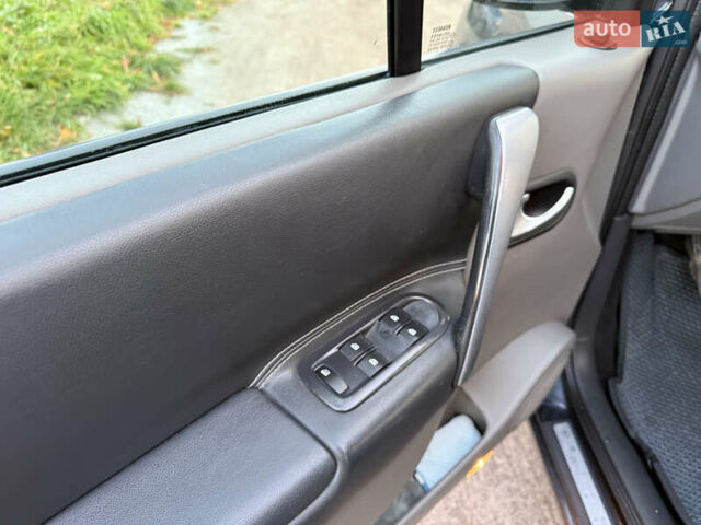 Серый Рено Гранд Сценик, объемом двигателя 1.46 л и пробегом 242 тыс. км за 5200 $, фото 9 на Automoto.ua