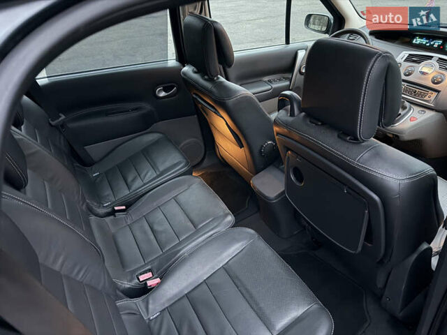 Серый Рено Гранд Сценик, объемом двигателя 2 л и пробегом 140 тыс. км за 5750 $, фото 22 на Automoto.ua