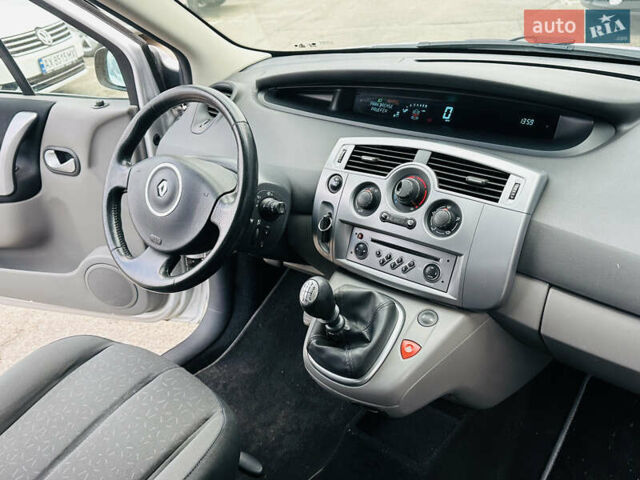 Серый Рено Гранд Сценик, объемом двигателя 1.6 л и пробегом 182 тыс. км за 6900 $, фото 32 на Automoto.ua