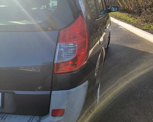 Сірий Рено Гранд Сценік, об'ємом двигуна 2 л та пробігом 195 тис. км за 5600 $, фото 31 на Automoto.ua