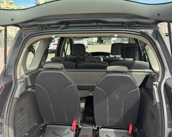 Серый Рено Гранд Сценик, объемом двигателя 1.9 л и пробегом 380 тыс. км за 4800 $, фото 12 на Automoto.ua