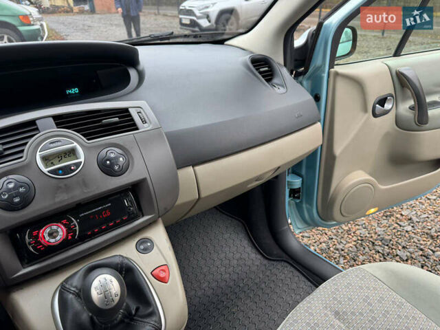 Серый Рено Гранд Сценик, объемом двигателя 1.6 л и пробегом 230 тыс. км за 5800 $, фото 35 на Automoto.ua