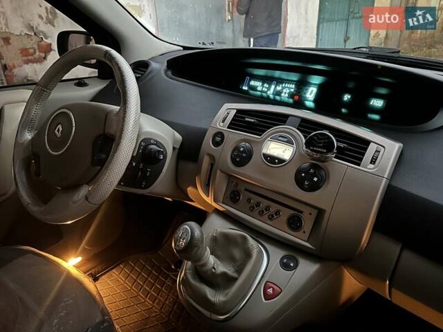 Серый Рено Гранд Сценик, объемом двигателя 1.46 л и пробегом 263 тыс. км за 6100 $, фото 30 на Automoto.ua