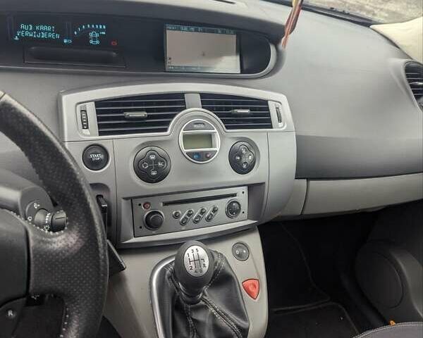 Серый Рено Гранд Сценик, объемом двигателя 2 л и пробегом 220 тыс. км за 5200 $, фото 26 на Automoto.ua