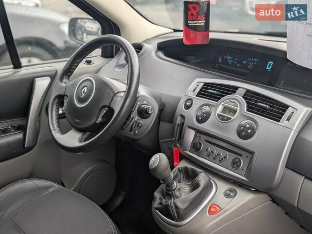 Сірий Рено Гранд Сценік, об'ємом двигуна 2 л та пробігом 220 тис. км за 5550 $, фото 42 на Automoto.ua