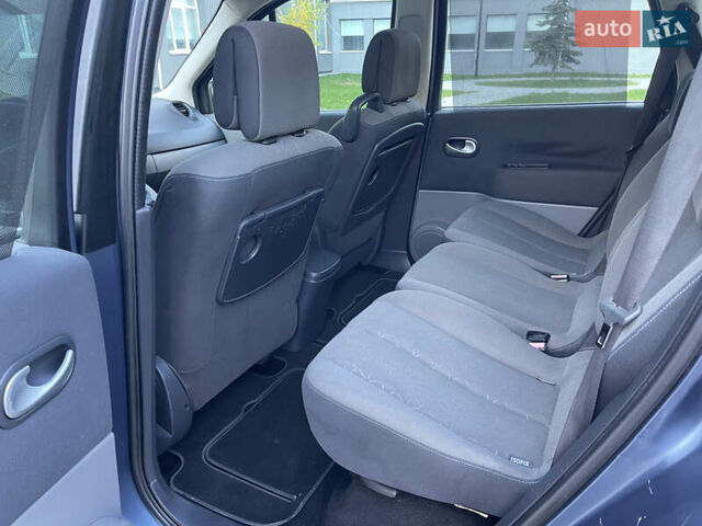 Серый Рено Гранд Сценик, объемом двигателя 1.6 л и пробегом 198 тыс. км за 5950 $, фото 17 на Automoto.ua