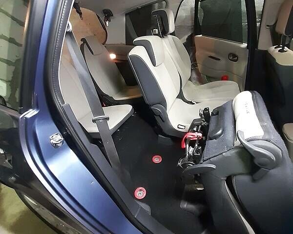 Серый Рено Гранд Сценик, объемом двигателя 1.5 л и пробегом 216 тыс. км за 6600 $, фото 53 на Automoto.ua