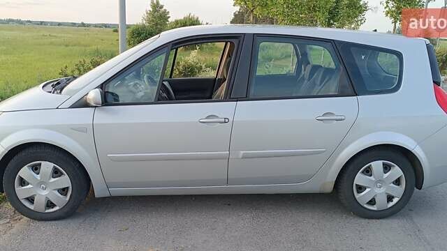 Сірий Рено Гранд Сценік, об'ємом двигуна 2 л та пробігом 75 тис. км за 6500 $, фото 2 на Automoto.ua