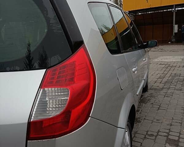 Серый Рено Гранд Сценик, объемом двигателя 1.5 л и пробегом 269 тыс. км за 5500 $, фото 5 на Automoto.ua