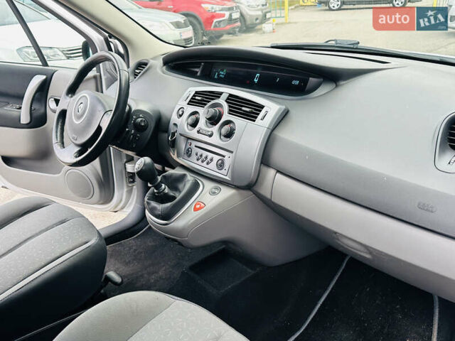 Серый Рено Гранд Сценик, объемом двигателя 1.6 л и пробегом 182 тыс. км за 6900 $, фото 30 на Automoto.ua