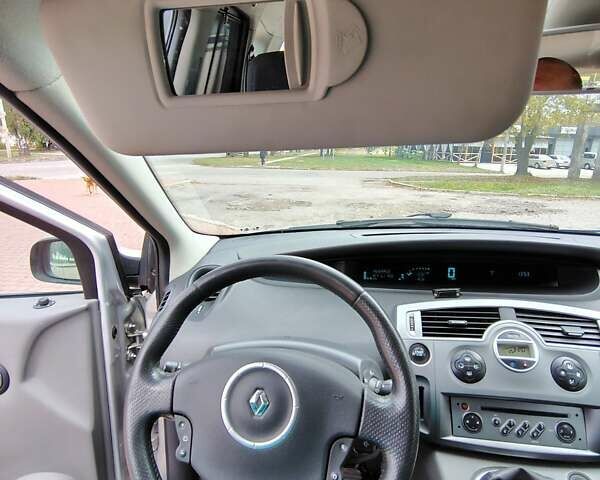 Рено Гранд Сценик 2008 в Каменское - Днепродзержинск на Automoto.ua Серый Рено Гранд Сценик, объемом двигателя 2 л и пробегом 243 тыс. км за 6500 $, фото 18 на Automoto.ua