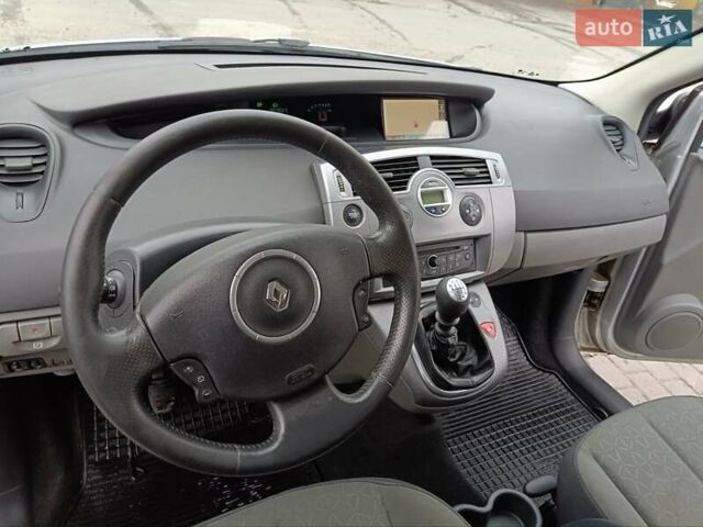 Серый Рено Гранд Сценик, объемом двигателя 1.5 л и пробегом 269 тыс. км за 5500 $, фото 11 на Automoto.ua