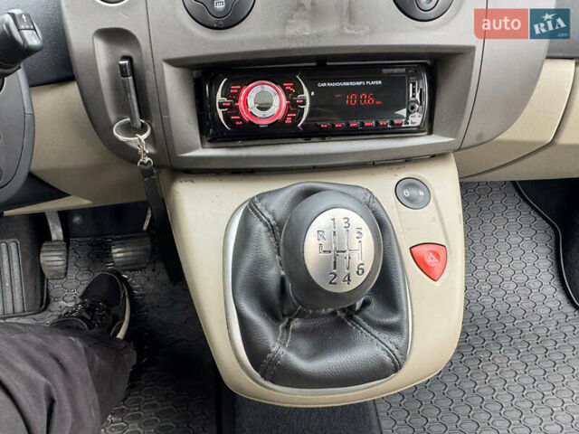 Серый Рено Гранд Сценик, объемом двигателя 1.6 л и пробегом 230 тыс. км за 5800 $, фото 32 на Automoto.ua