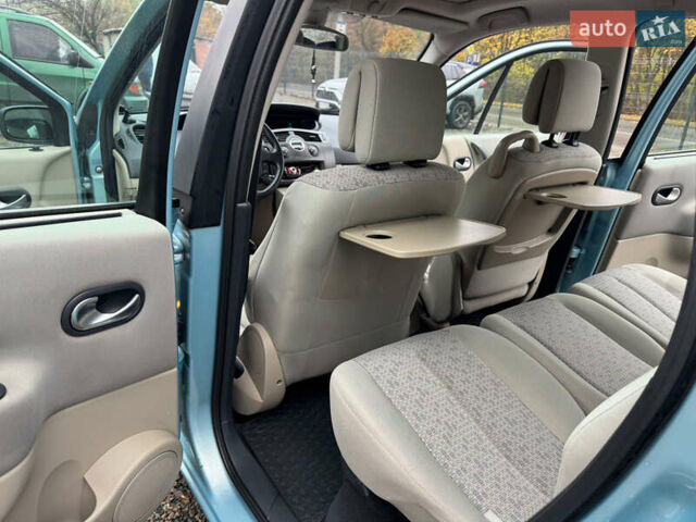 Серый Рено Гранд Сценик, объемом двигателя 1.6 л и пробегом 230 тыс. км за 5800 $, фото 42 на Automoto.ua