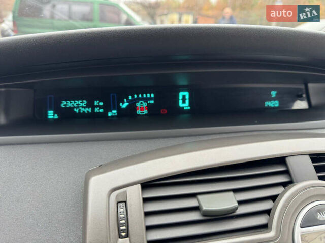 Серый Рено Гранд Сценик, объемом двигателя 1.6 л и пробегом 230 тыс. км за 5800 $, фото 30 на Automoto.ua