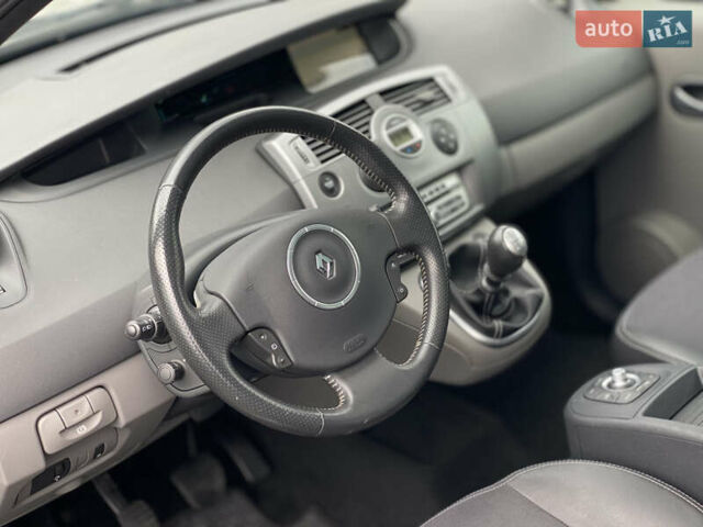 Серый Рено Гранд Сценик, объемом двигателя 2 л и пробегом 264 тыс. км за 5899 $, фото 42 на Automoto.ua