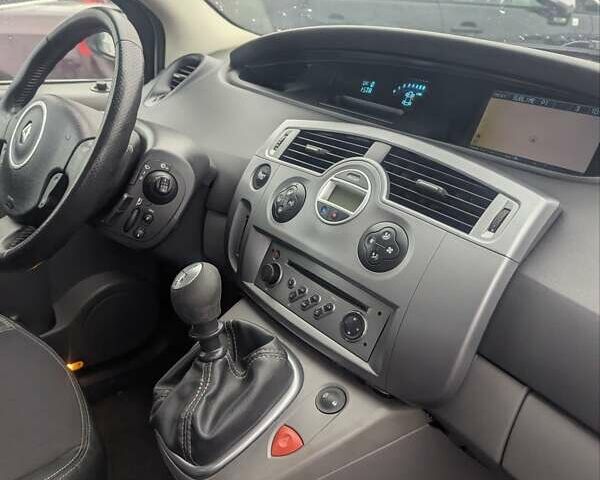 Серый Рено Гранд Сценик, объемом двигателя 2 л и пробегом 220 тыс. км за 5200 $, фото 34 на Automoto.ua