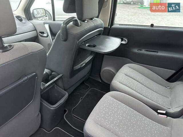 Серый Рено Гранд Сценик, объемом двигателя 1.6 л и пробегом 187 тыс. км за 5400 $, фото 43 на Automoto.ua