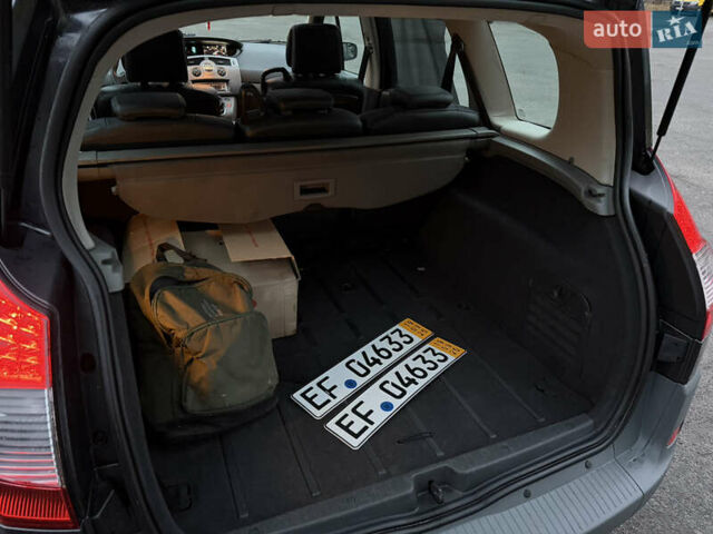 Серый Рено Гранд Сценик, объемом двигателя 2 л и пробегом 140 тыс. км за 5750 $, фото 23 на Automoto.ua