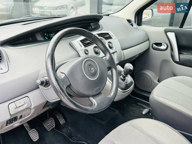 Серый Рено Гранд Сценик, объемом двигателя 1.6 л и пробегом 182 тыс. км за 6900 $, фото 15 на Automoto.ua