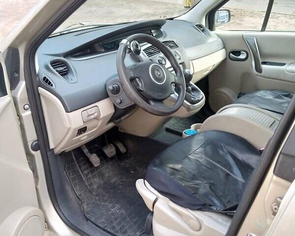 Серый Рено Гранд Сценик, объемом двигателя 1.5 л и пробегом 259 тыс. км за 4100 $, фото 10 на Automoto.ua