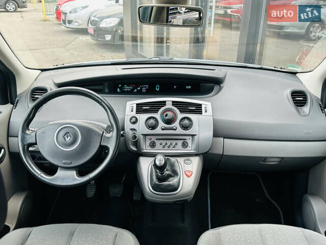 Серый Рено Гранд Сценик, объемом двигателя 1.6 л и пробегом 182 тыс. км за 6900 $, фото 19 на Automoto.ua