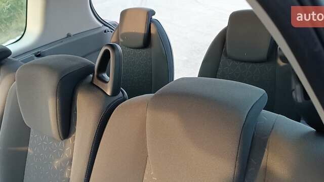 Сірий Рено Гранд Сценік, об'ємом двигуна 2 л та пробігом 75 тис. км за 6500 $, фото 12 на Automoto.ua